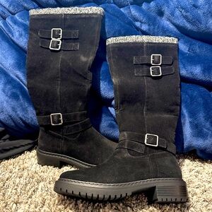 Black Heeled Boots with Sleek Suede Finish